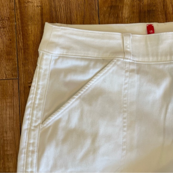 SPANX Women’s White High Waist Slimming Pull On Shorts Size Medium - Picture 2 of 10